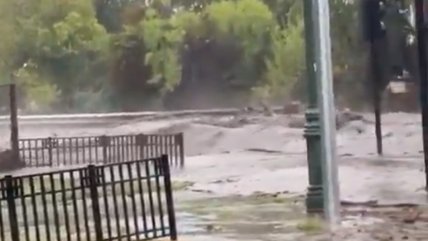   Desborde de canal provoca gran inundación en Las Condes 