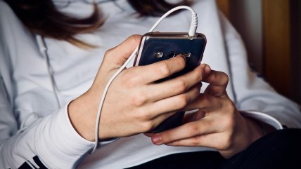 España también se suma: Prohibirá a los menores de 16 años acceder a redes sociales  
