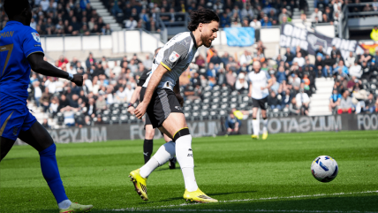   Ben Brereton fue titular en el triunfo de Derby County ante Birmingham 