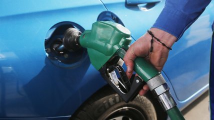   Economista prevé nueva alza de la bencina y el petróleo esta semana 