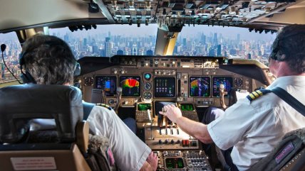   Pilotos son investigados tras maullar y ladrar por radio de control en EE.UU. 