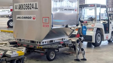   Aerolínea japonesa usará robots humanoides para carga y descarga de maletas 