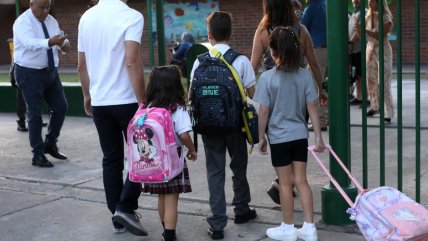  Amplio debate y preocupación por propuesta de pausar traspaso de colegios a SLEP  