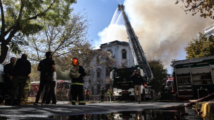  Incendio afecta a casona patrimonial en Barrio República  