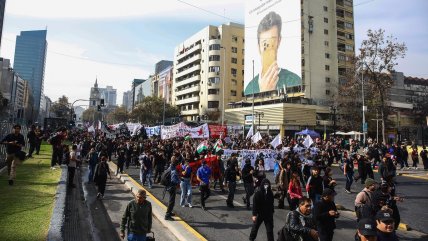   Alameda: Confech y escolares protestaron por recortes del Gobierno en educación 