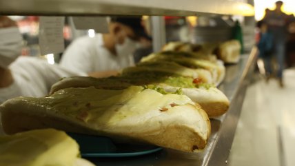   El completo es un ícono nacional para 9 de cada 10 chilenos 