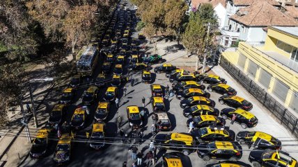   Taxis se movilizan por reglamento de la 