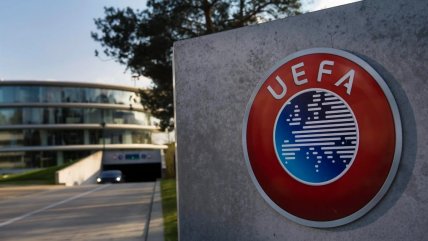   UEFA aplicó histórico castigo a técnico que grababa a sus jugadoras en camarines 