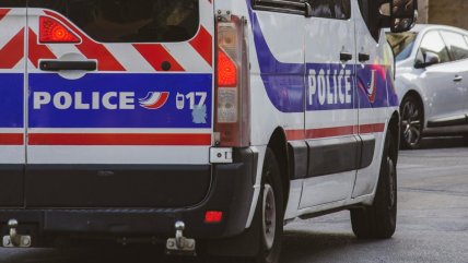   Horror en Francia: Mujer saltó al vacío con tres de sus siete hijos pequeños 