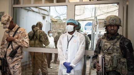  RD Congo: Incendian hospital tras conflicto por protocolos de entierro por ébola  