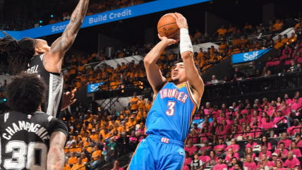   Los Thunder amargaron a San Antonio Spurs y tomaron ventaja en la final del Oeste 
