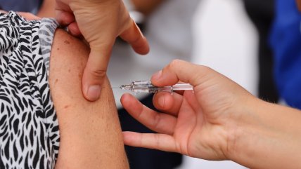   Campaña de vacunación contra la influenza en Chiloé alcanzó 67% de avance 