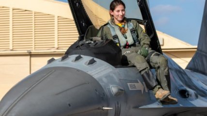   Francisca Caces es la primera mujer piloto de F-16 en la historia de Chile 